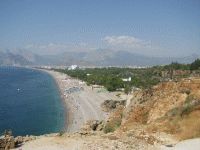 Viduržemio jūros pakrantė ir kalnų siluetas Antalijoje